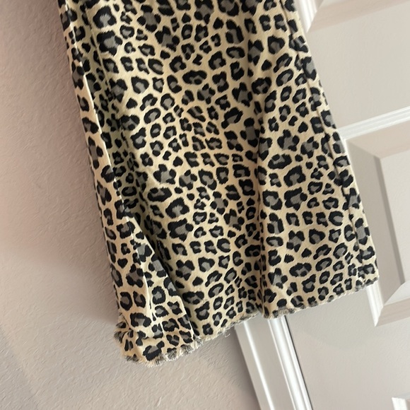 Leopard Flare Jeans w Elastic Waist band - Picture 5 of 6